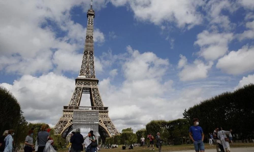 Γάλλος υπουργός Υγείας: Ένας Παριζιάνος μολύνεται κάθε 30''